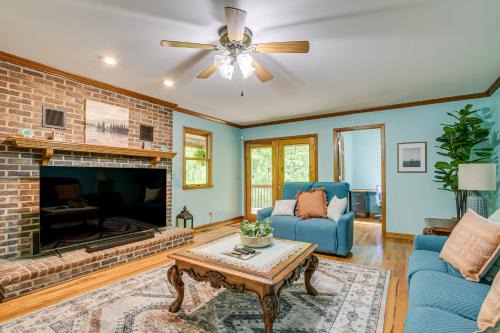 5 Mi to Lake Robinson WFH-Friendly Home with Pool