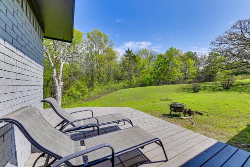 5 Mi to Lake Texoma: Wooded Retreat on 3 Acres!