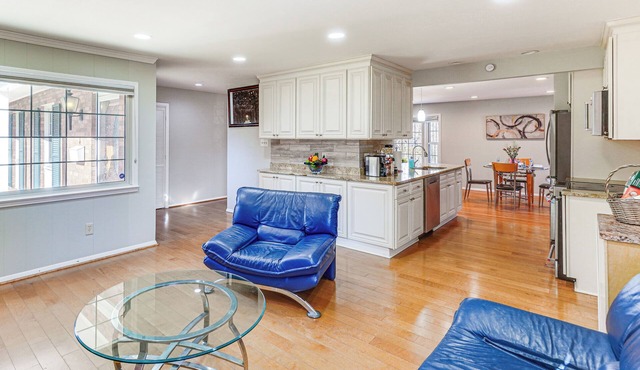 5 Mi to Lake Accotink Park: Modern Home w/Yard