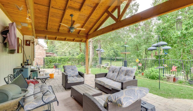 5 Mi to Lewisville Lake: Couple's Retreat w/Yard