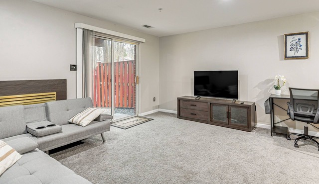 5 Mi to Main St! Cozy Couple's Escape in Laurel