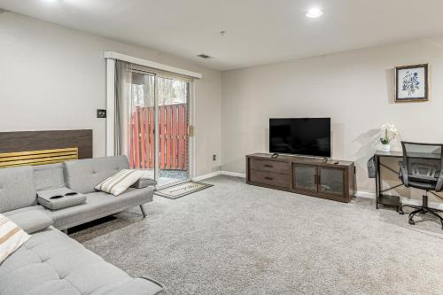 5 Mi to Main St! Cozy Couples Escape in Laurel