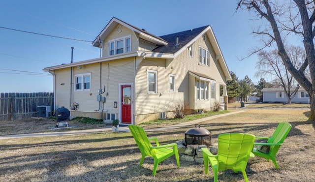 5 Mi to Marion Reservoir: Wizard of Oz-Themed Home