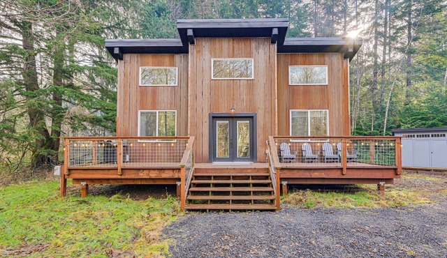 5 Mi to Mt Rainier Nat'l Park: Gem w/Lake Access