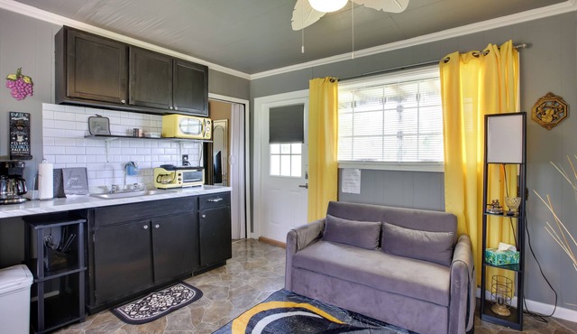 5 Mi to Mt Vernon Shops: Peaceful Cottage!