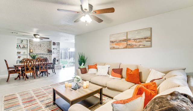 5 Mi to Museum of the Great Plains: Home w/Patio