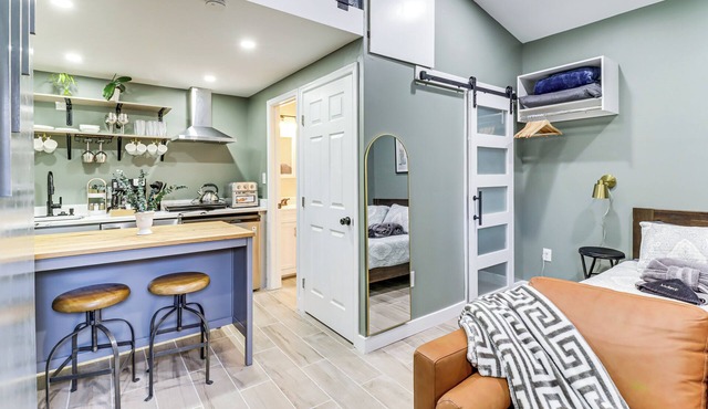 5 Mi to National Harbor: Stylish Apt w/Patio!
