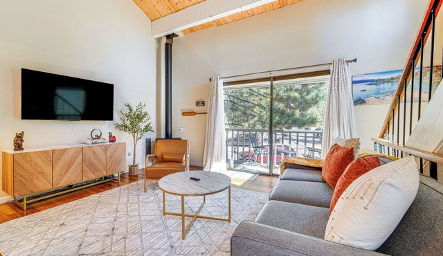 5 Mi to Northstar Skiing: 'bear Den' Home w/Decks
