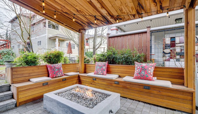 5 Mi to Oregon Zoo: Spacious Retreat w/Patio