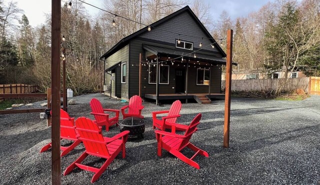 5 mi to Park|Hot Tub|EV2|King Beds|Fire Pit