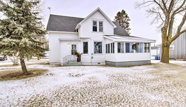 5 Mi to Point Beach State Forest: Home w/Fire Pit