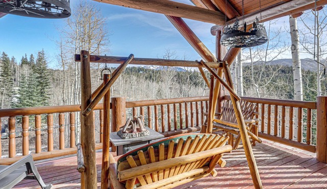 5 Mi to Purgatory Resort, Mtn-view Family Cabin!