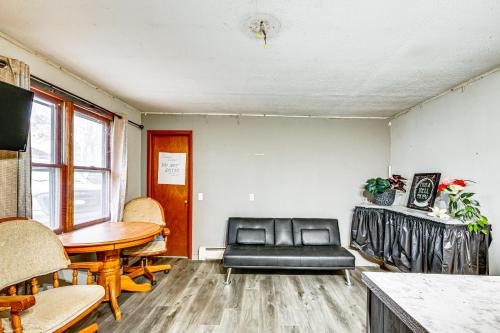 5 Mi to Rice Lake State Park Lake Mills Studio