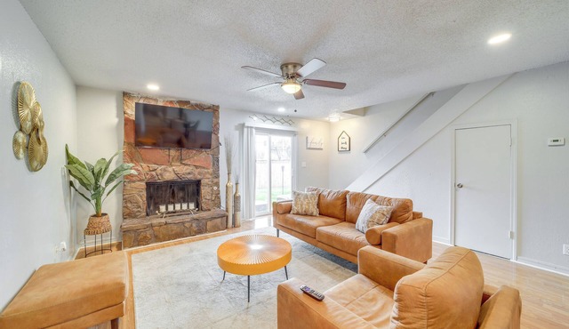 5 Mi to Route 66 Fun! Tulsa Towhome w/Game Room