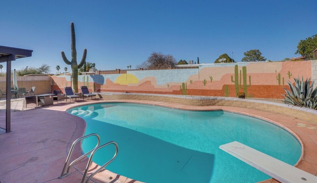 5 Mi to Saguaro National Park: Desert Gem w/Pool!