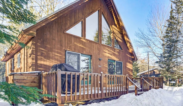 5 Mi to Skiing! Lakeside Family Getaway in Maine