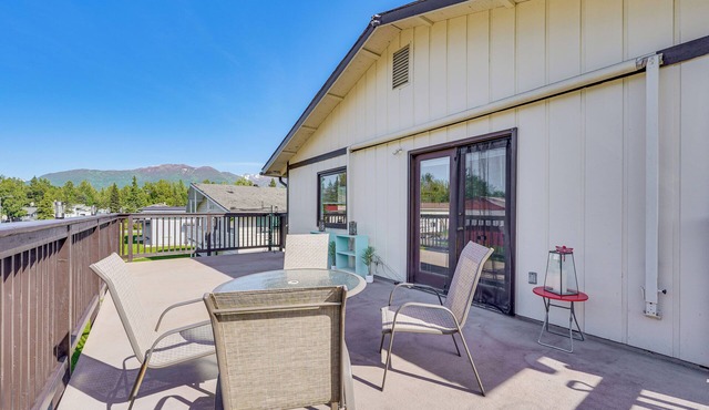 5 Mi to State Park: Mtn-View Apt in Anchorage