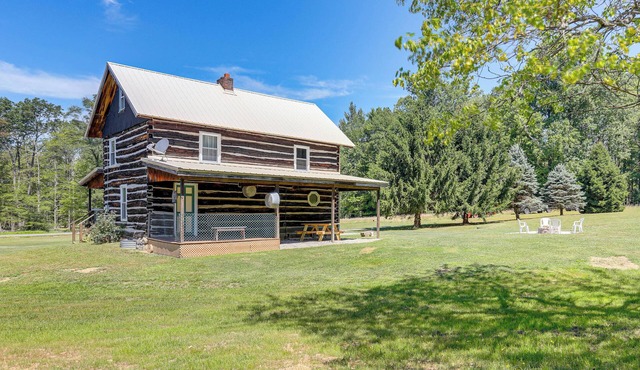 5 Mi to State Parks: Penfield Cabin w/Fire Pit!