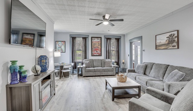 5 Mi to The Wilds: Spacious Family Hub, Game Room!