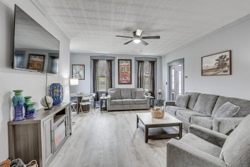 5 Mi to The Wilds Spacious Family Hub, Game Room!
