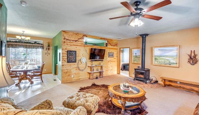 5 Mi to Town Mtn-View Gem with Deck in Hot Springs