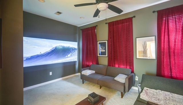 5 Mi to US Capitol: Washington DC Townhome