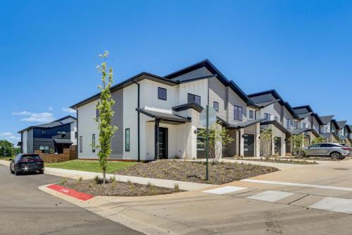 5 Mi to Walmart AMP: Modern Townhome w/Yard!