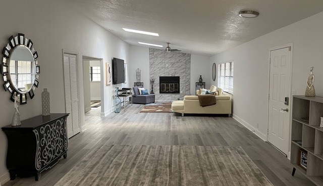5 mi to WEC, 10 to HITS -spacious house sleeps 10, big kitchen & 2 sitting areas