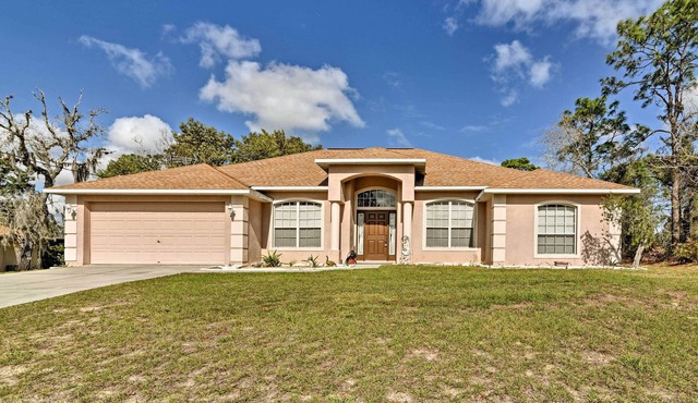 5 Mi to Weeki Wachee Park! Family Home w/Backyard