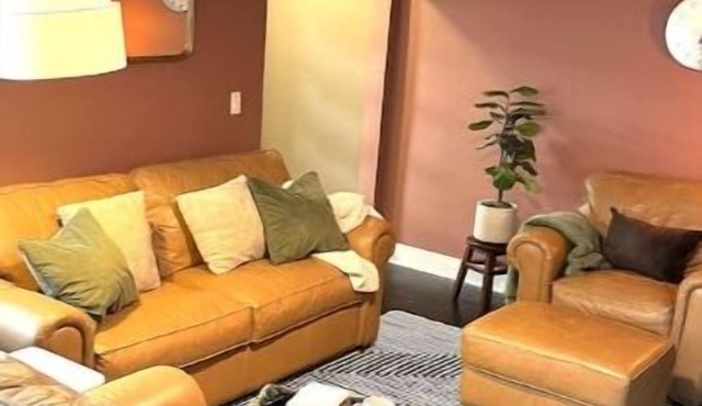 5 Miles from Holiday World sleeps 11+ —Family Escape