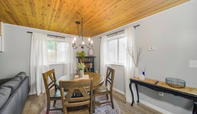 5 Miles to Frankenmuth! Country Guesthouse near Waterparks and Birch Run Outlets