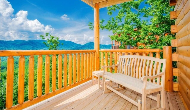 5 Miles to Gatlinburg! Indoor Heated Pool/Theater Room/Hot tub/Amazing Views!