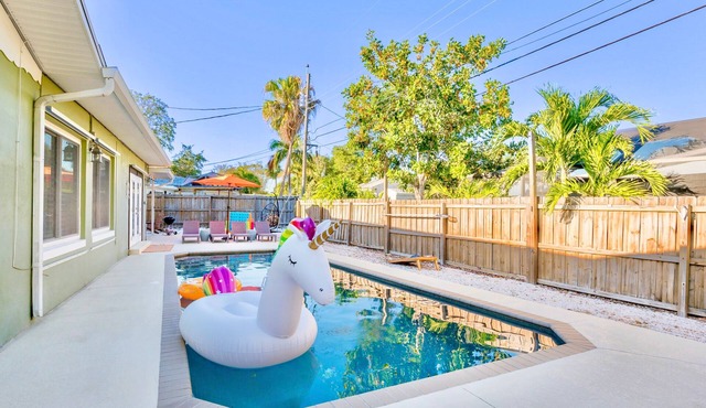 5 Min 2 Beach ~ Free HTD Pool ~ Near Trail & Golfnnnn