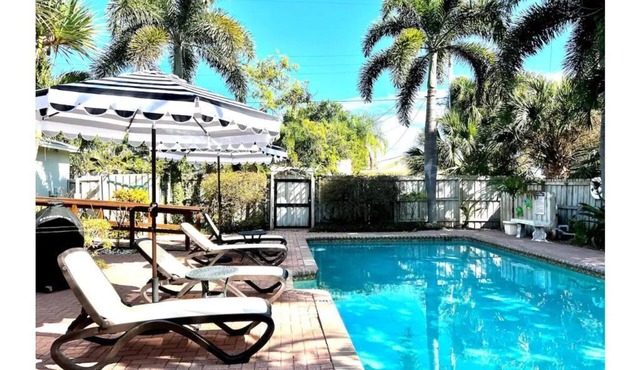 ●5 min→beach●Pool●Heart of Downtown●Full Kitchen