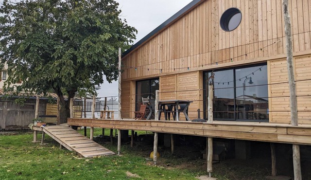 5 minutes from the beach, quiet wooden eco-villa ideal for families