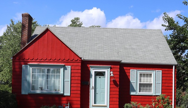 5 Min from Airport -10 Min from Providence! Cozy 2nd Floor Apartment