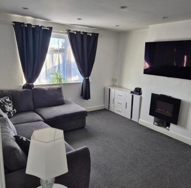 5 min from airport, luxury 2 bed apartment