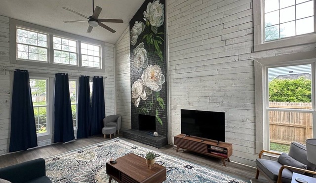 5 min from downtown Fishers, IN! 4bd, 2.5ba, dog friendly w/deck & grill, games