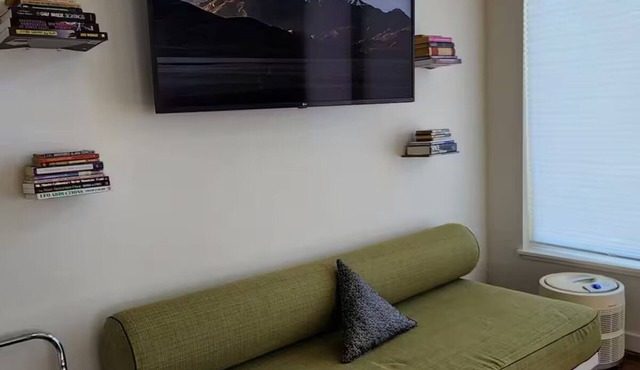 5 min from I-5 Modern Mountain View Alien Suite