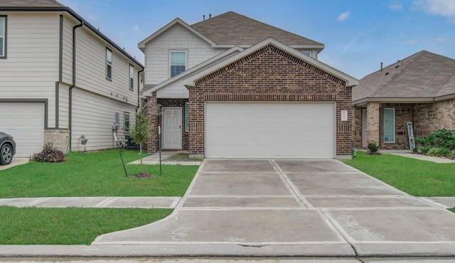5 Min from Lake Houston W/Community Pool!