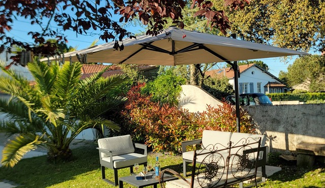 5 min from the beach (15 min walk). House sleeps 9, garden 200 m2, quiet location