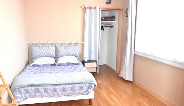 5 min from town center, 3-bedroom furnished apartment, approx. 70m2, 2nd floor.