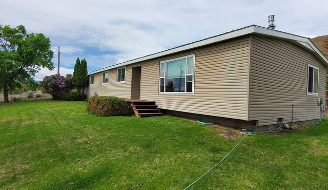 5 min from town, clean, comfortable, and quiet.