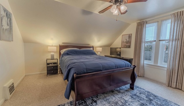 5 Min from University of Wisconsin – Oshkosh