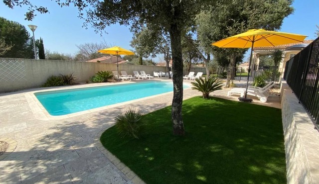 5 min from UZES Villa for 6 people with secure swimming pool