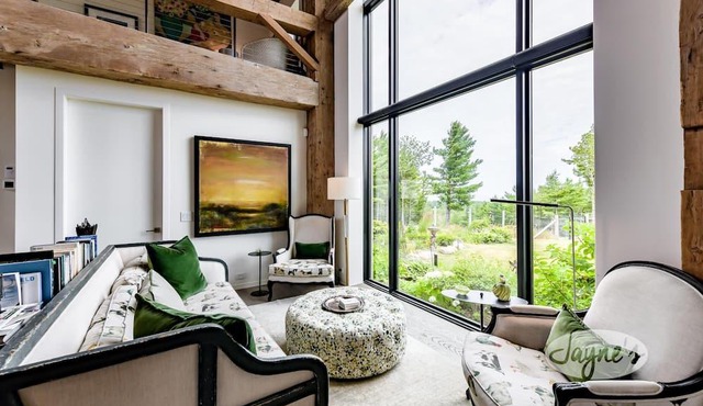 5 Min to Georgian Peaks! Breathtaking 5bdrm 5bath Converted Barn - Blue Mtn!