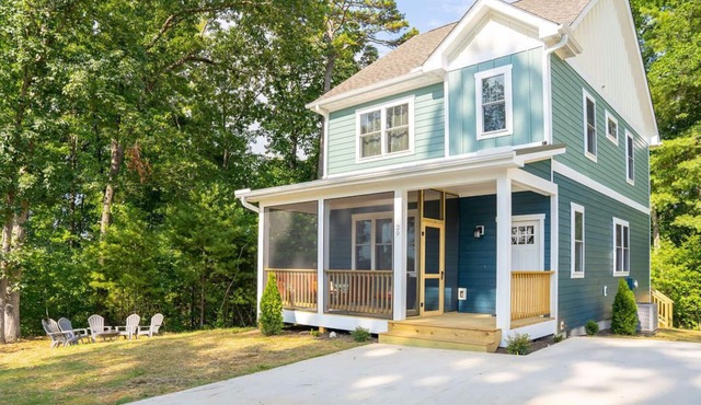 5 min to Biltmore & 10 to Downtown. New adorable neighborhood.