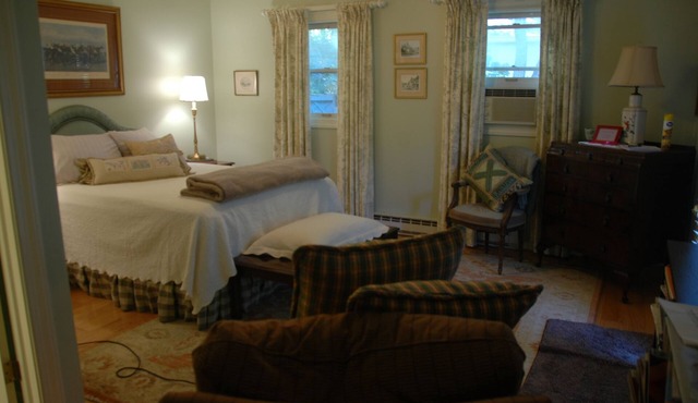 5 Min to center of Middleburg - Private Guest Suite w/private entrance & bath.