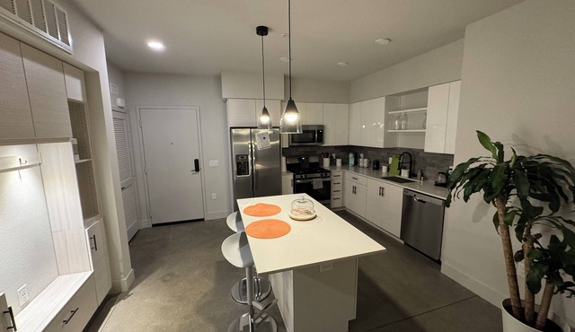 5 min to Disneyland! Luxury Stay in Anaheim’s Platinum Triangle
