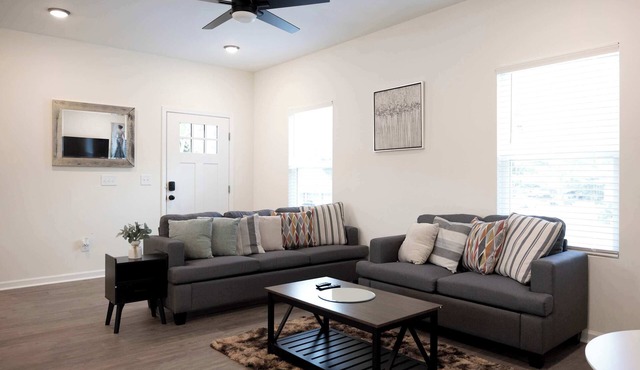 5 Min to Downtown | 12 to Elon | Car Rental Avail.